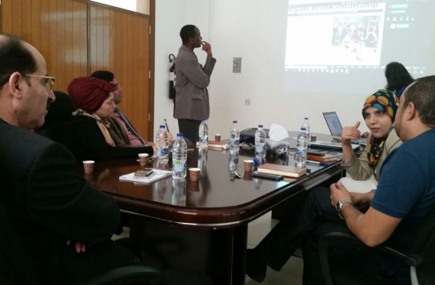 Lively Discussion about PressReader at Khalifa Library 