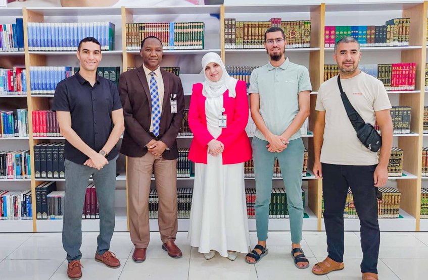 زيارة وفد من الجزائر لمكتبة خليفة 