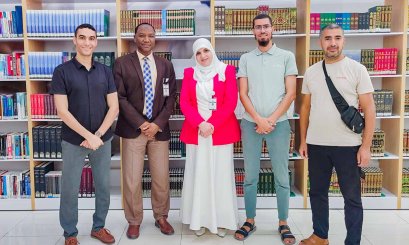 مكتبة خليفة تستقبل أساتذة جامعيين من الجزائر